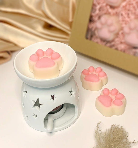 Scented wax in the shape of little paws